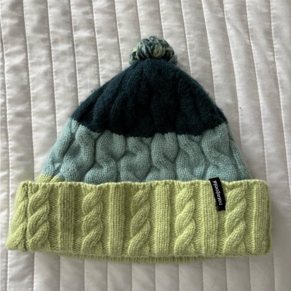 Patagonia Woman Two-Tone Knit Beanie